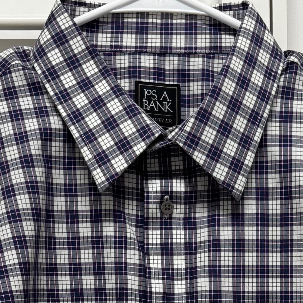 Jos A Bank Traveler Mens XL Slim Fit Plaid Button Down Shirt Navy White Cotton - Picture 2 of 7